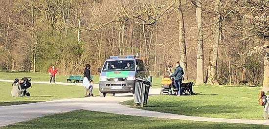 Polizeikontrollen im Englischen Garten (©Fptp: Martin Schmitz)